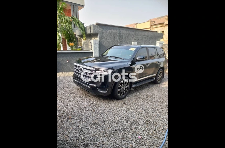 Nigerian Used PREMIUM 2010⬆️2023 LANDCRUISER VXR 57 WITH 360CAMERA for sale in Lagos - thumbnail 6