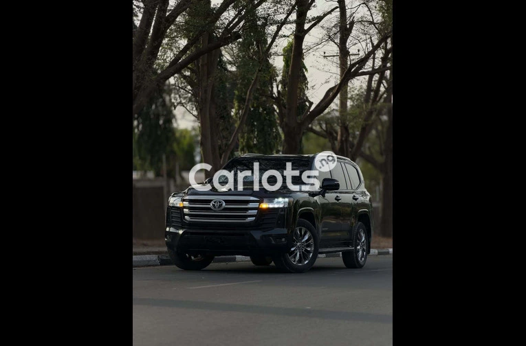 2023 Toyota Land Cruiser GX.R - 1/7