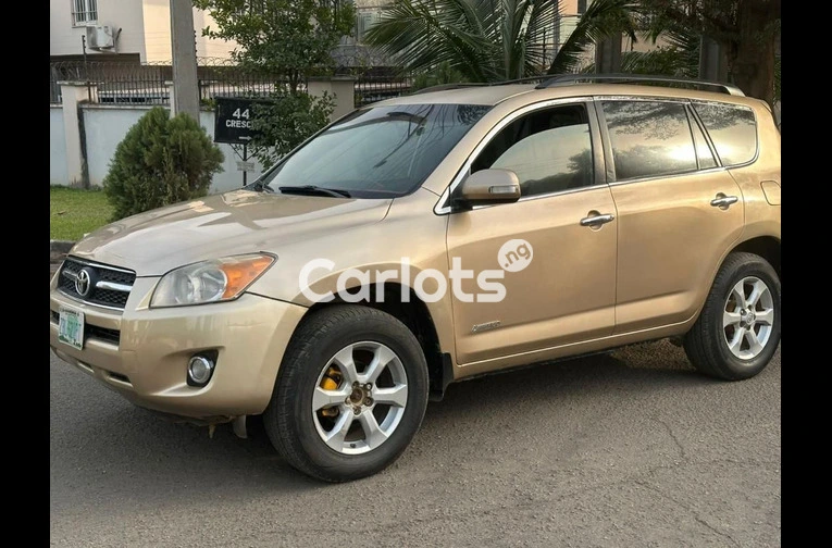 Nigerian Used 2010 FIRST BODY TOYOTA RAV4 4CYL for sale in Abuja, FCT - thumbnail 2