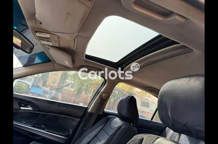 Nigerian Used 2010 FIRST BODY TOYOTA RAV4 4CYL for sale in Abuja, FCT - thumbnail 5