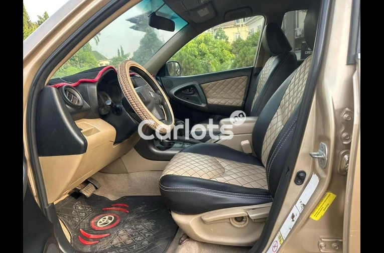 Nigerian Used 2010 FIRST BODY TOYOTA RAV4 4CYL for sale in Abuja, FCT - thumbnail 6