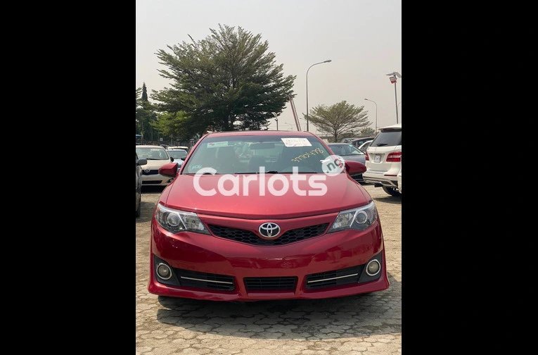 Foreign used 2013 Toyota Camry SE - 1/7