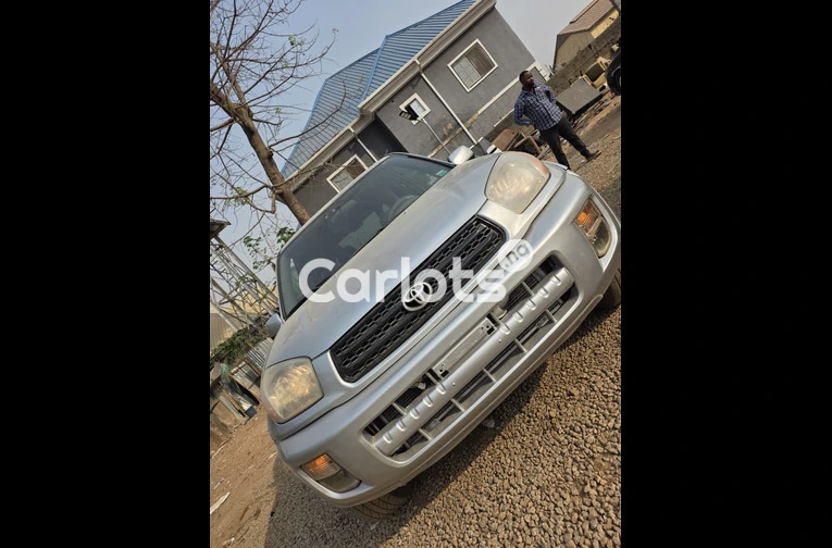 Foreign used 2005 Toyota rav4