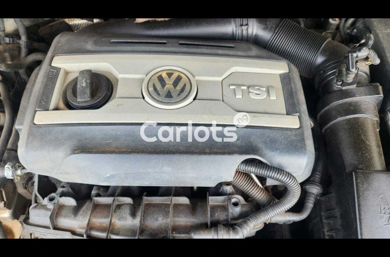 2013 Volkswagen Passat - 2/5