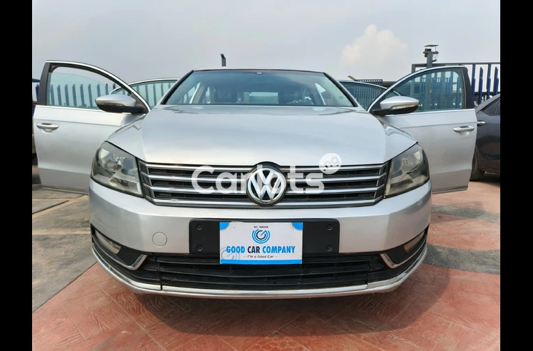 Foreign Used 2013 Volkswagen Passat for sale in Lagos - photo 5 of 5
