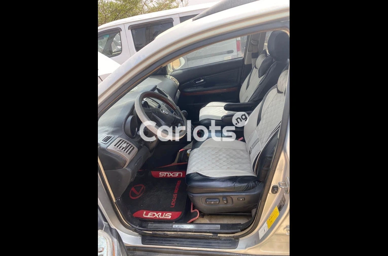 Nigerian Used Registered 2007  Lexus Rx 330 for sale in Abuja - photo 4 of 6