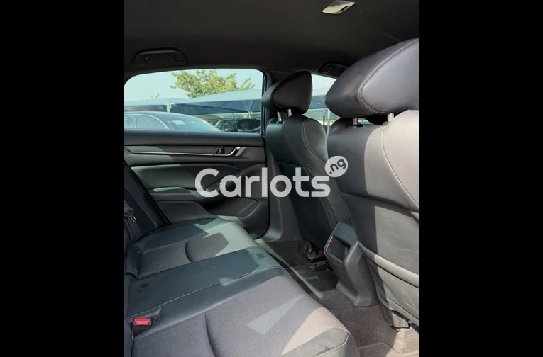 Clean 2018 Honda Accord - 3/6