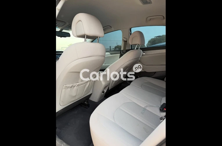 Nigerian Used Extremely Clean 2016 Hyundai Sonata for sale in Abuja, FCT - photo 2 of 7