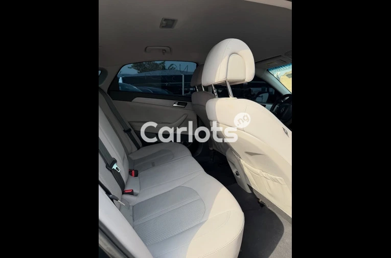 Nigerian Used Extremely Clean 2016 Hyundai Sonata for sale in Abuja, FCT - thumbnail 3