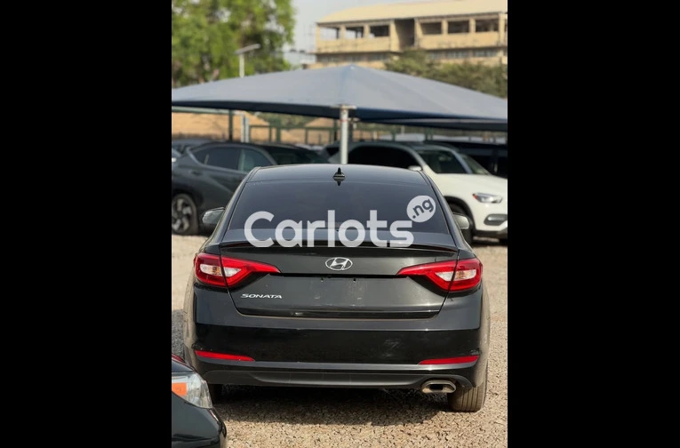 Nigerian Used Extremely Clean 2016 Hyundai Sonata for sale in Abuja, FCT - thumbnail 5