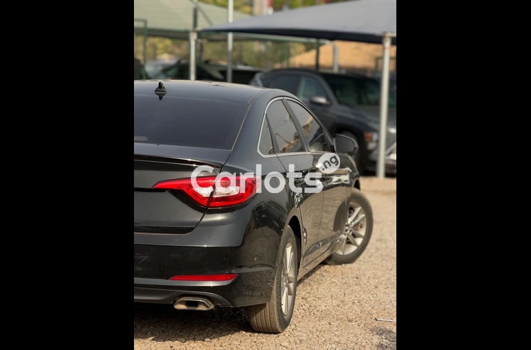Nigerian Used Extremely Clean 2016 Hyundai Sonata for sale in Abuja, FCT - thumbnail 6