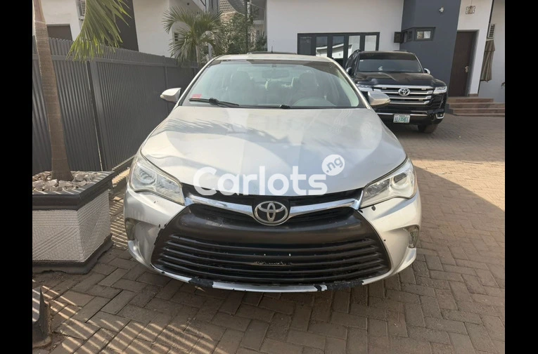 2016 TOYOTA CAMRY XLE - 1/7