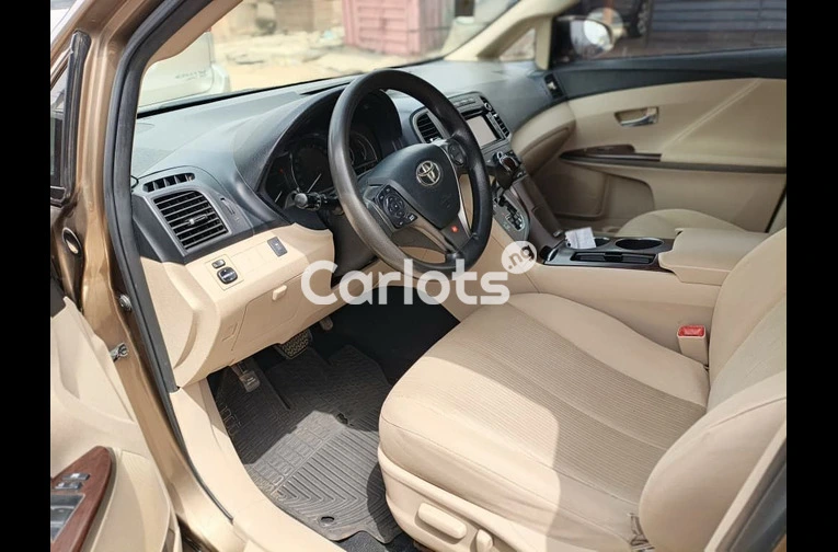 Nigerian Used 2013 TOYOTA VENZA LE 4CYL for sale in Lagos - thumbnail 3