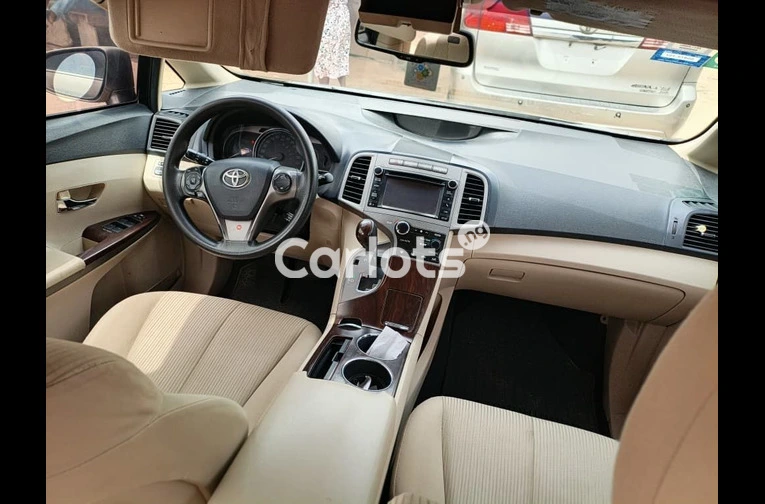 Nigerian Used 2013 TOYOTA VENZA LE 4CYL for sale in Lagos - thumbnail 4