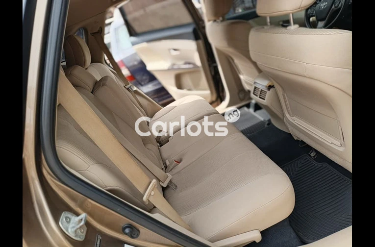 Nigerian Used 2013 TOYOTA VENZA LE 4CYL for sale in Lagos - photo 6 of 7
