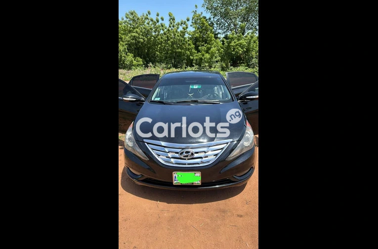 2012 Hyundai sonata Limited First body - 1/7