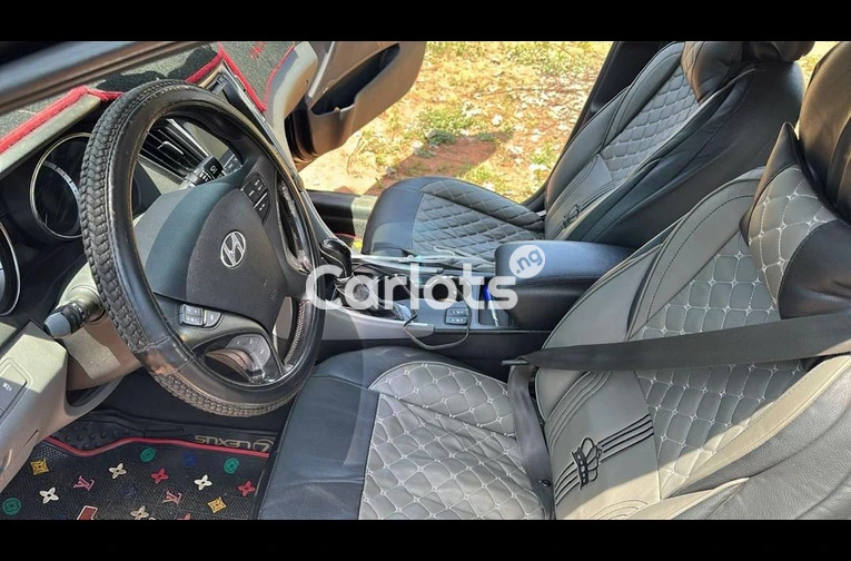 Nigerian Used Hyundai Sonata 2012 Black for sale in Surulere, Lagos - photo 2 of 7