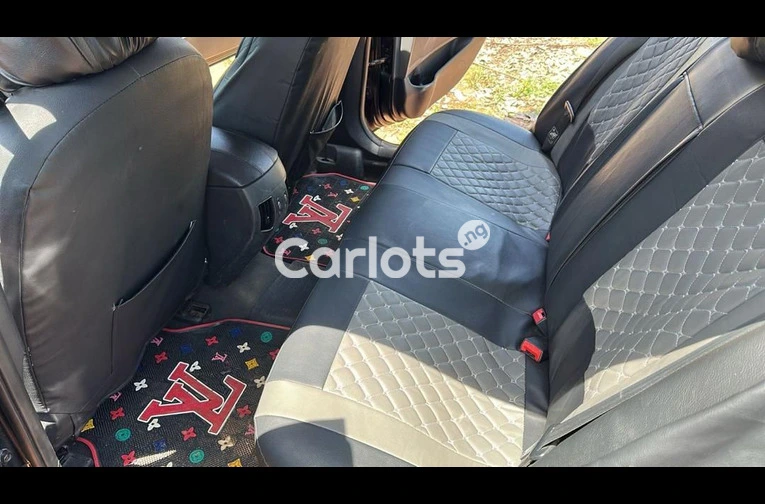 Nigerian Used Hyundai Sonata 2012 Black for sale in Surulere, Lagos - photo 3 of 7