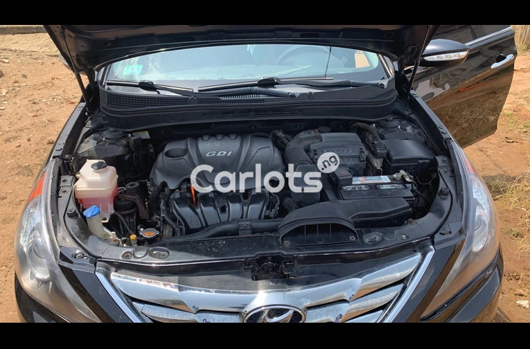 Nigerian Used Hyundai Sonata 2012 Black for sale in Surulere, Lagos - photo 7 of 7
