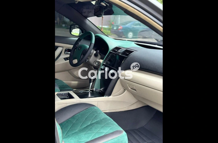 Nigerian Used 2010 TOYOTA CAMRY SE for sale in Lagos - photo 3 of 5