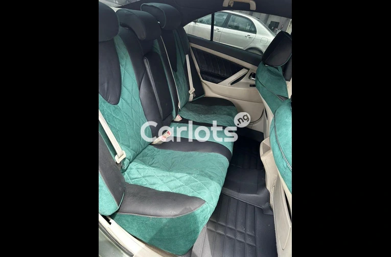 Nigerian Used 2010 TOYOTA CAMRY SE for sale in Lagos - photo 4 of 5