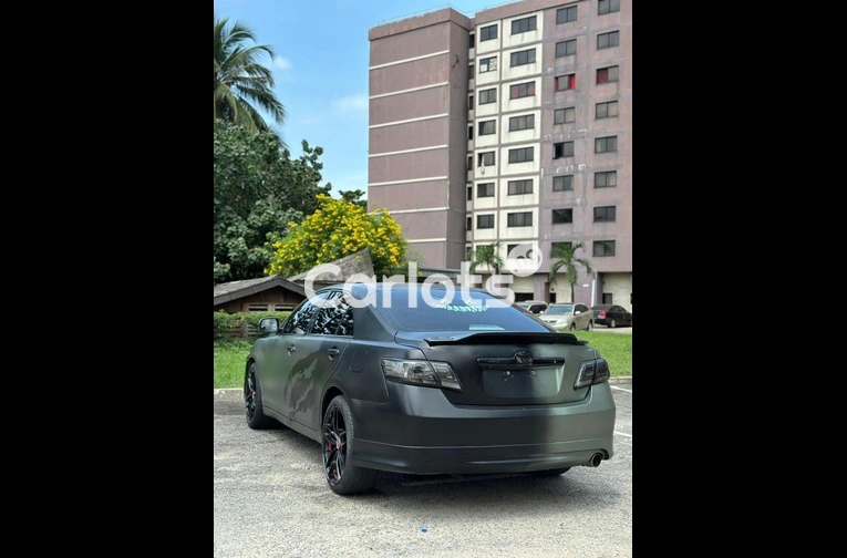 Nigerian Used 2010 TOYOTA CAMRY SE for sale in Lagos - thumbnail 5
