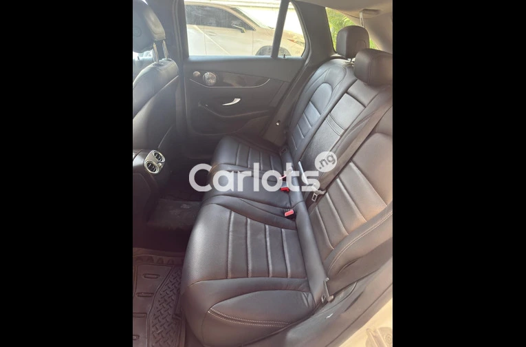 2016 Mercedes Benz GLC 300 Foreign used Accident free for sale in Lekki, Lagos - thumbnail 4