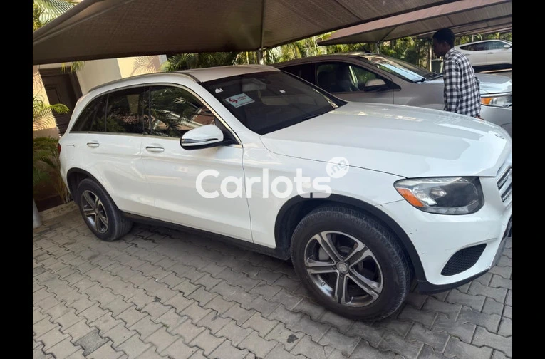 2016 Mercedes Benz GLC 300 Foreign used Accident free for sale in Lekki, Lagos - photo 5 of 7
