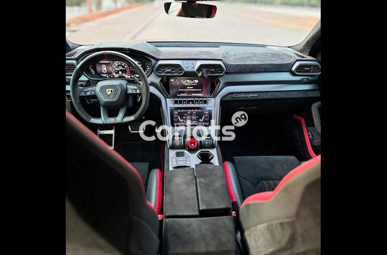 Foreign Used 2024 LAMBORGHINI URUS PERFORMANTE for sale in Abuja, FCT - photo 4 of 7