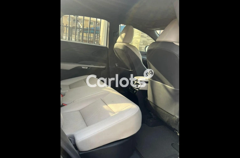 Foreign used 2023 Lexus RX350 Premium - 4