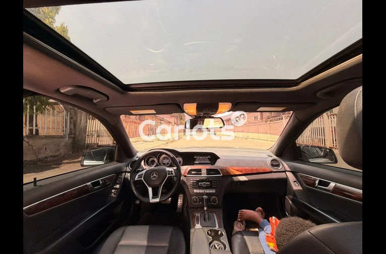 Nigerian Used UNREGISTERED 2012 MERCEDES C300 for sale in Garki, FCT - photo 3 of 7