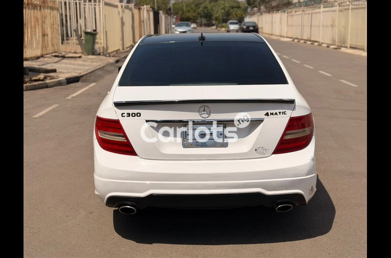 Nigerian Used UNREGISTERED 2012 MERCEDES C300 for sale in Garki, FCT - photo 6 of 7