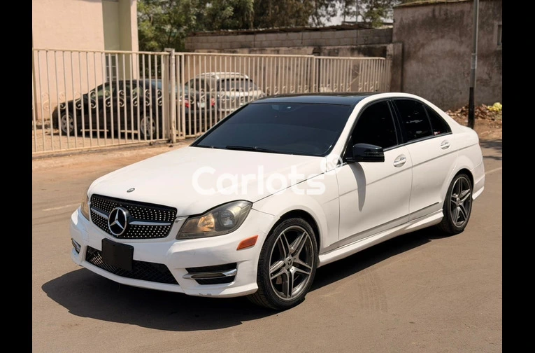 Nigerian Used UNREGISTERED 2012 MERCEDES C300 for sale in Garki, FCT - photo 7 of 7