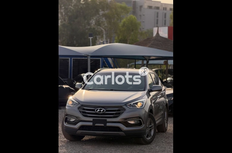 Foreign Used 2017 Hyundai Santa fe - 1/7