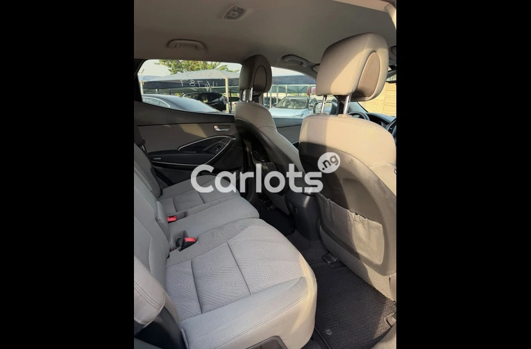 Foreign Used 2017 Hyundai Santa fe - 3/7