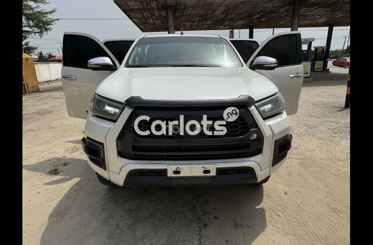 BELGIUM GRADE 2017 TOYOTA HILUX SR5 ADVENTURE