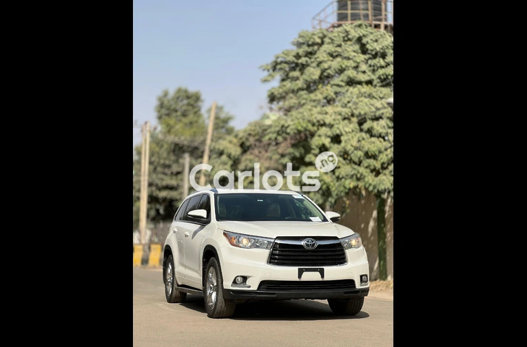 TOYOTA HIGHLANDER LIMITED 2016