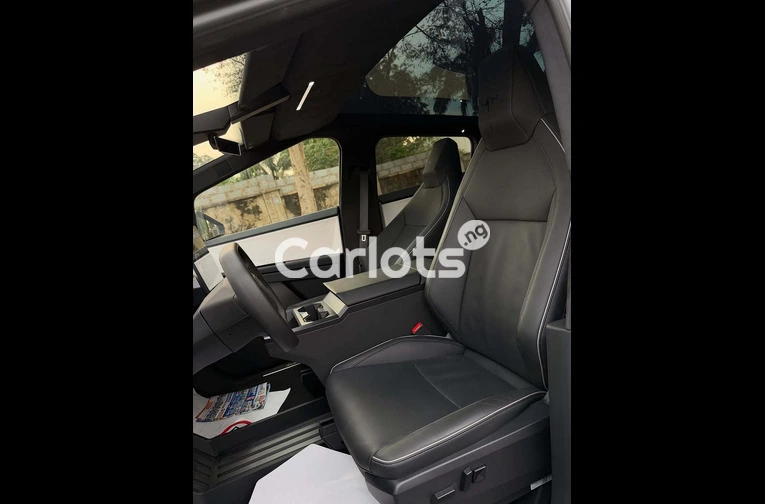2025 Tesla Cybertruck FOREIGN USED - 5/7