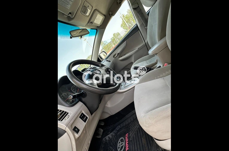 2012 TOYOTA COROLLA LE - 3/7