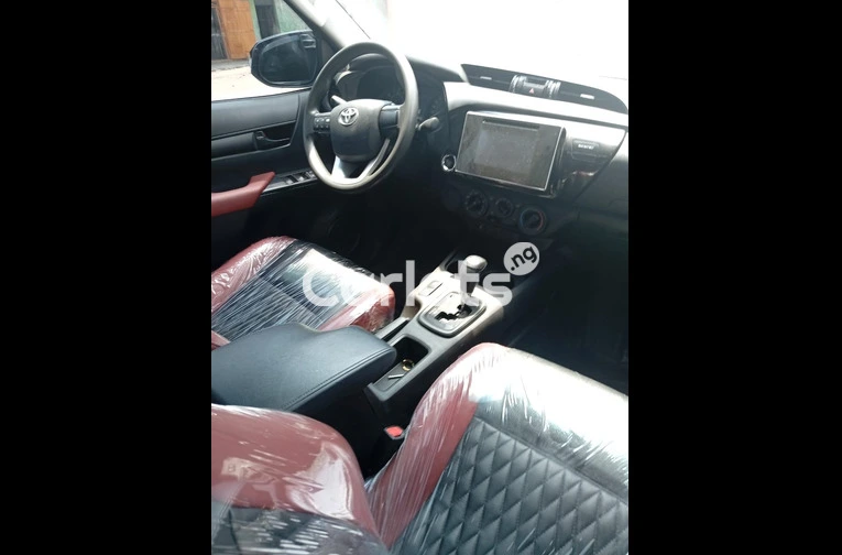 TOKUNBO 2019 TOYOTA HILUX for sale in Lagos - photo 2 of 7