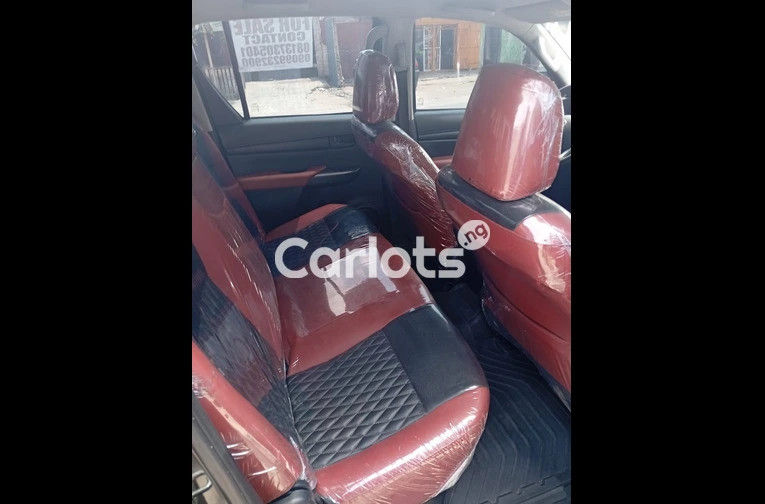 TOKUNBO 2019 TOYOTA HILUX for sale in Lagos - thumbnail 3