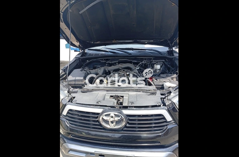 TOKUNBO 2019 TOYOTA HILUX for sale in Lagos - thumbnail 4