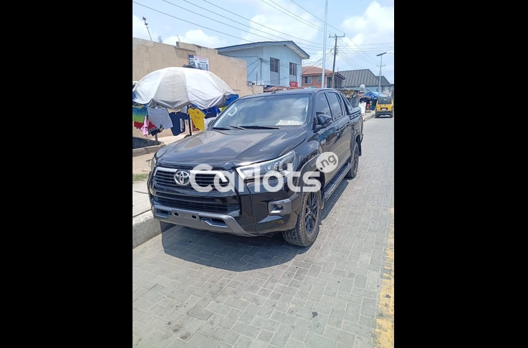 TOKUNBO 2019 TOYOTA HILUX for sale in Lagos - photo 5 of 7