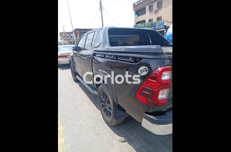 TOKUNBO 2019 TOYOTA HILUX for sale in Lagos - photo 6 of 7