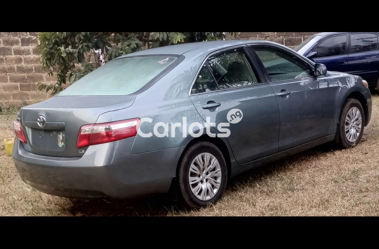 Accident Free Toyota Camry 2007 Model - 4/7