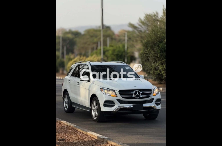 Foreign Used 2016 Mercedes-Benz GLE350 for sale in Asokoro, FCT - photo 3 of 7