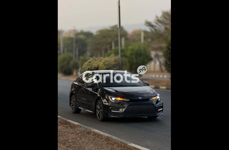2019 Toyota Corolla XSE - 4/7
