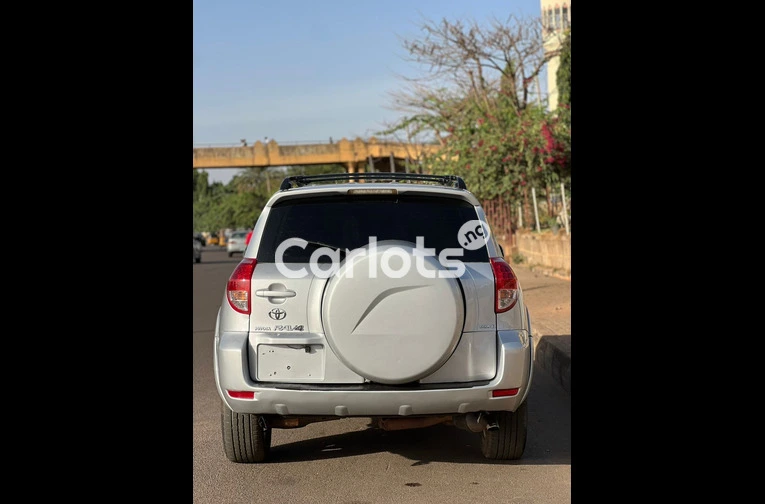 Nigerian Used 2008 TOYOTA RAV4 V6 for sale in Kaduna - photo 5 of 7