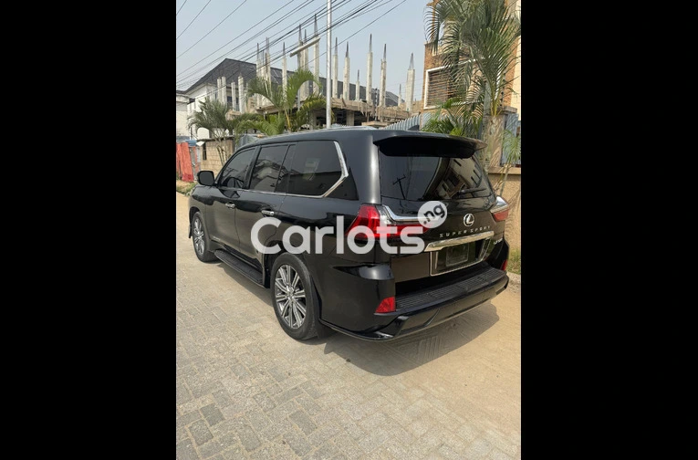 2016 Lexus LX570 Sport - 2/5