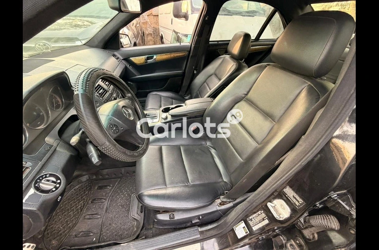 2010 Mercedes Benz C350 - 2/4